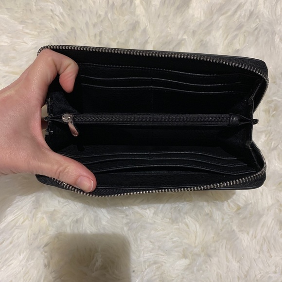 Black and silver clutch / wallet - Picture 4 of 4